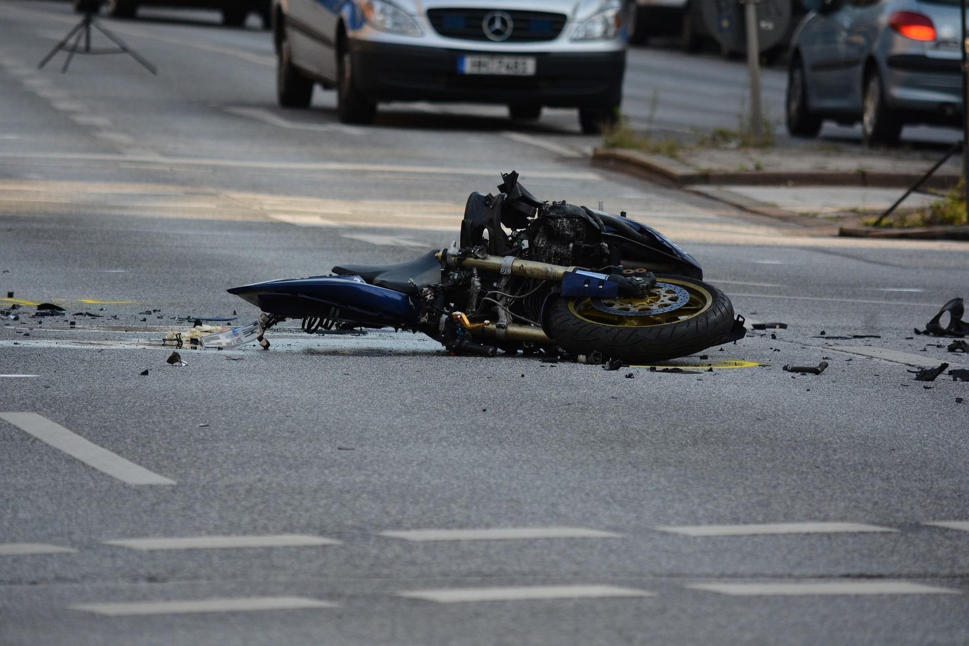 motorcycle-1041070_1920.jpg
